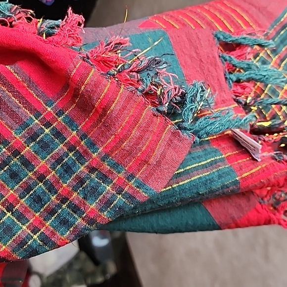 Beautiful Table Cloth Plaid 100% Cotton with Tassels. - Picture 8 of 8